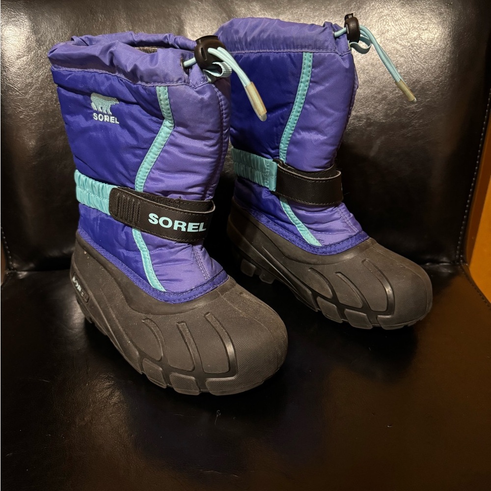 Sorel Youth Flurry snow boots in purple lotus and clear blue colors Sz 13